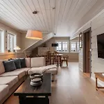Casa de Férias Spacious Detached House Of 209 Sqm In The Heart Of *