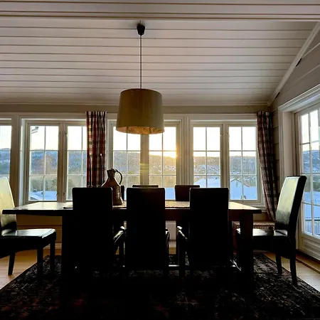 Spacious Detached House Of 209 Sqm In The Heart Of ヤイロ