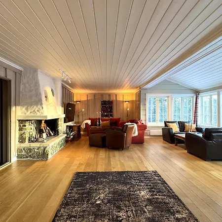 別荘 Spacious Detached House Of 209 Sqm In The Heart Of