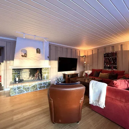 Spacious Detached House Of 209 Sqm In The Heart Of 別荘