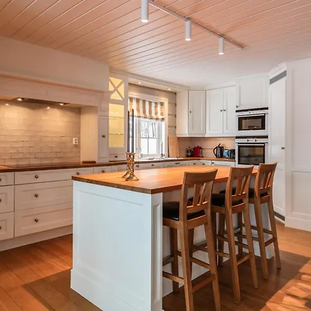 Spacious Detached House Of 209 Sqm In The Heart Of *